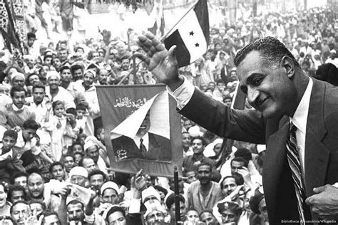 Den Egyptiska Revolutionen 1952; en avsatts kung och uppgången av ett nytt nationellt medvetande